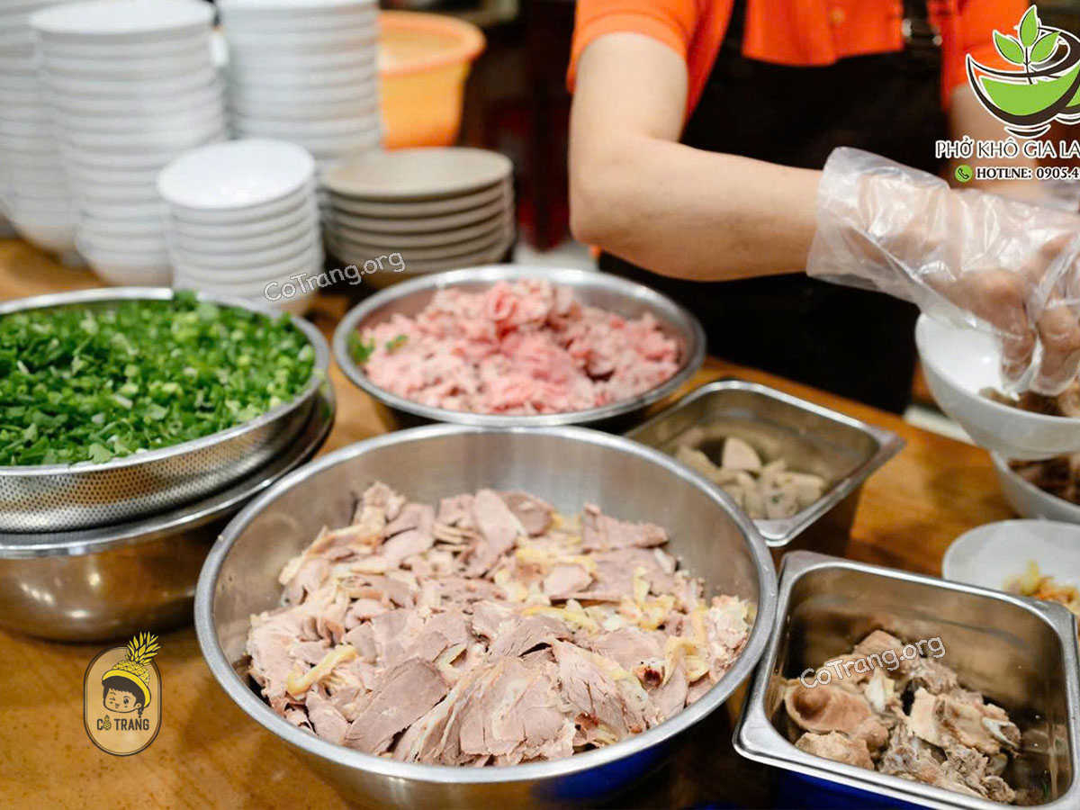 Không gian thực tế tại Phở Khô Hồng Gia Lai 