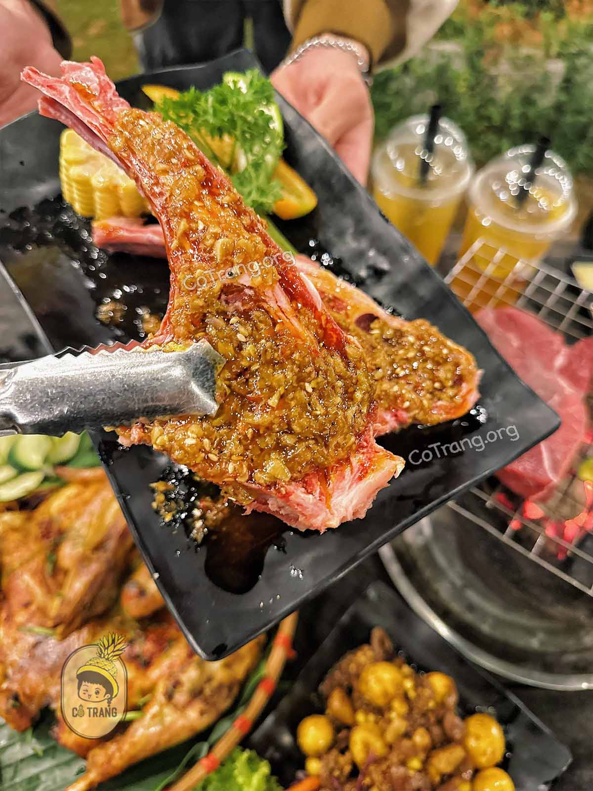 Menu thực đơn và không gian thực tế tại Tiệm Gà TukTuk Đà Lạt