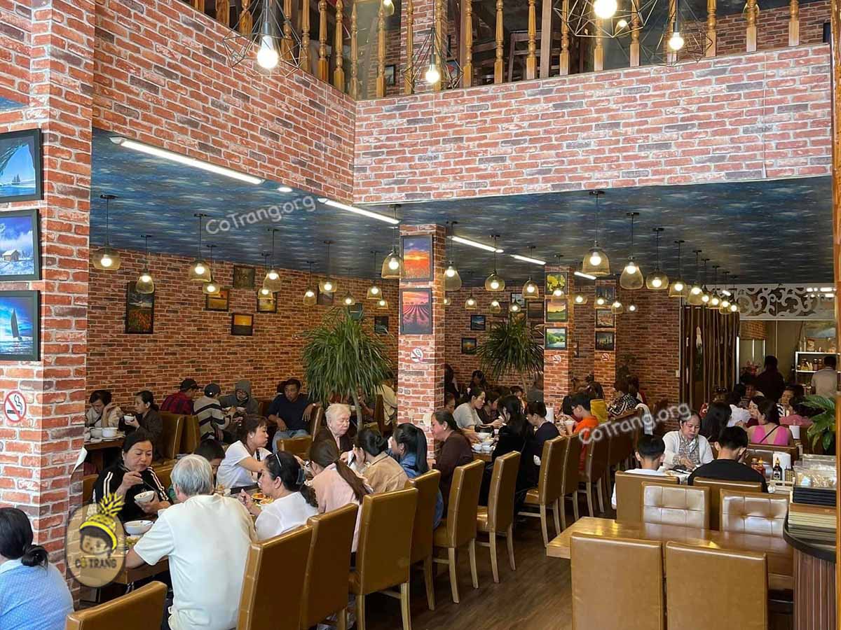 Không gian thực tế tại Nhà Hàng Chay Hoa Sen Đà Lạt