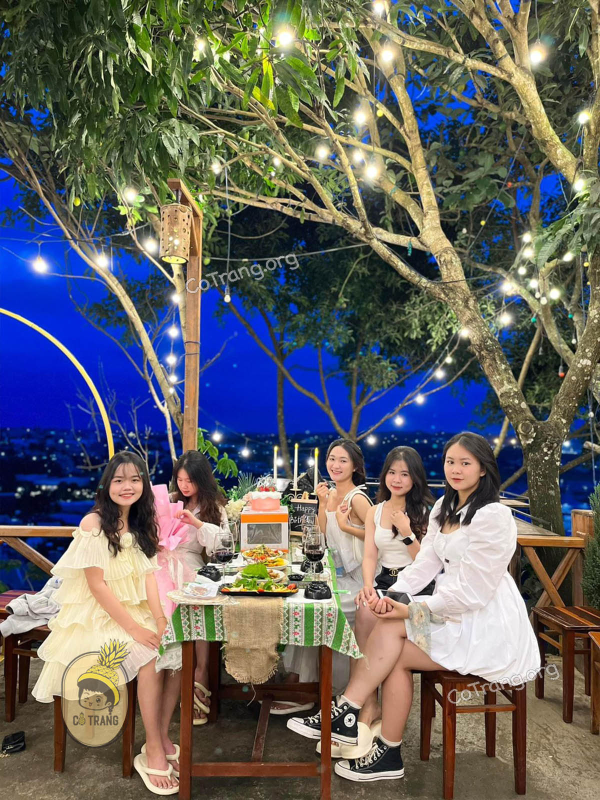 Không gian và menu món ăn thực tế tại Chill Lưng Chừng Gia Lai