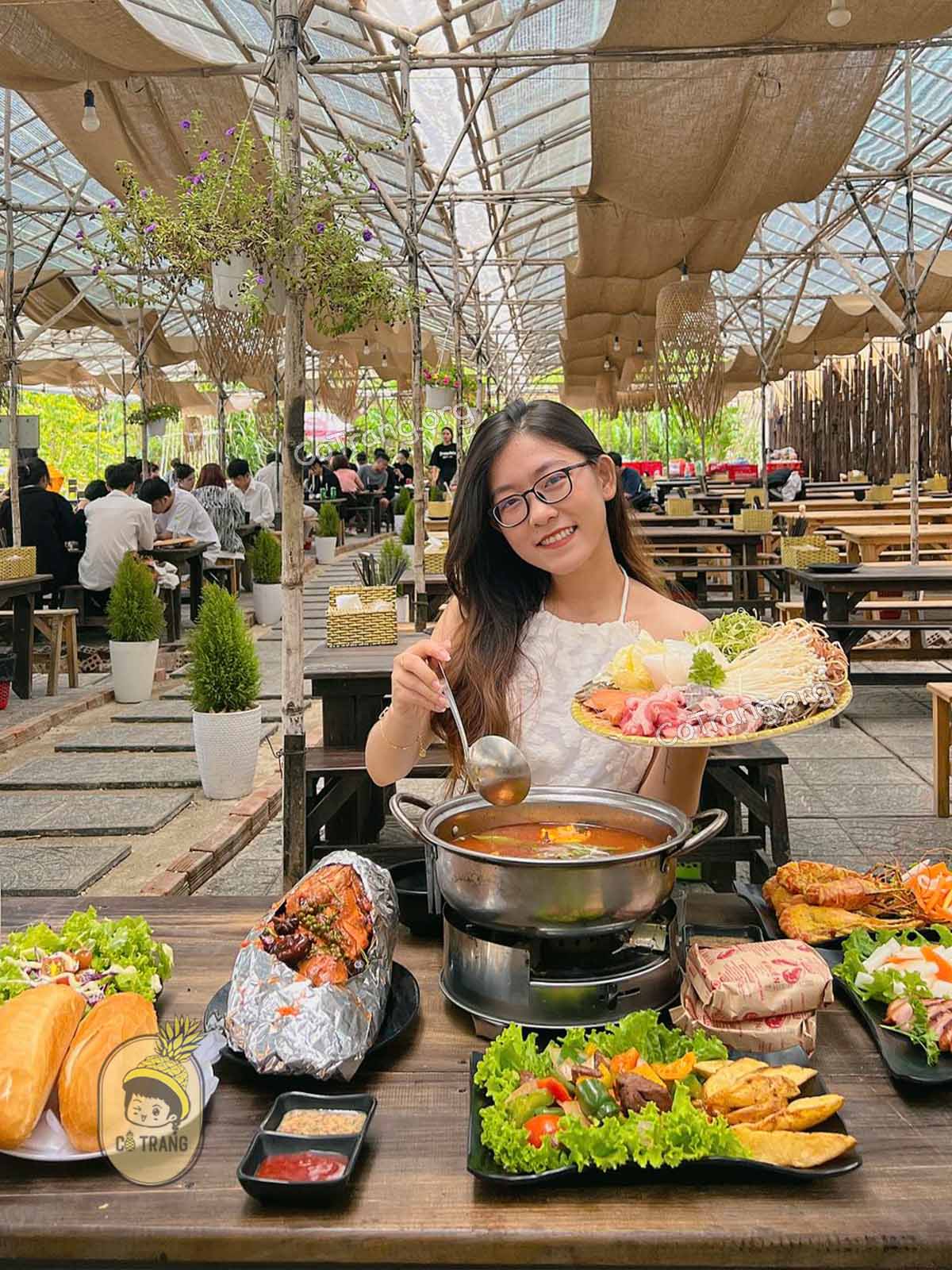 Góc Checkin tại Tiệm Gà TukTuk Đà Lạt