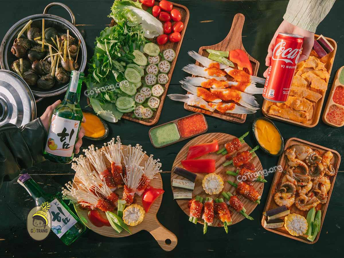 Menu thực đơn và không gian tại Tiệm Nướng & Chill Xóm Lèo