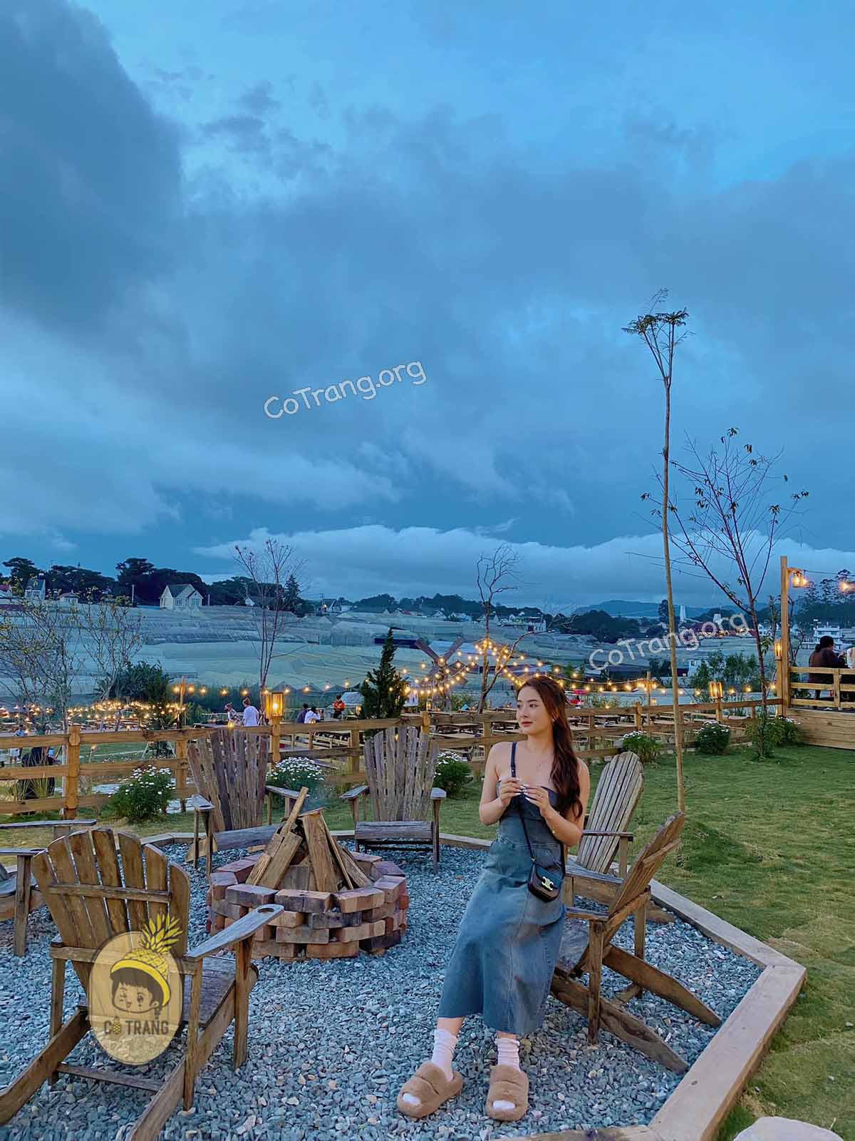 Góc Checkin tại Tiệm Gà TukTuk Đà Lạt