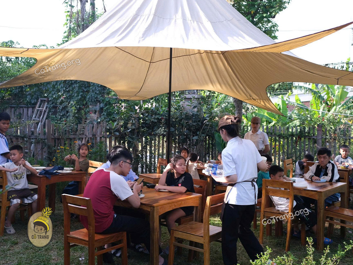 Không gian thực tế tại Muối Pizza