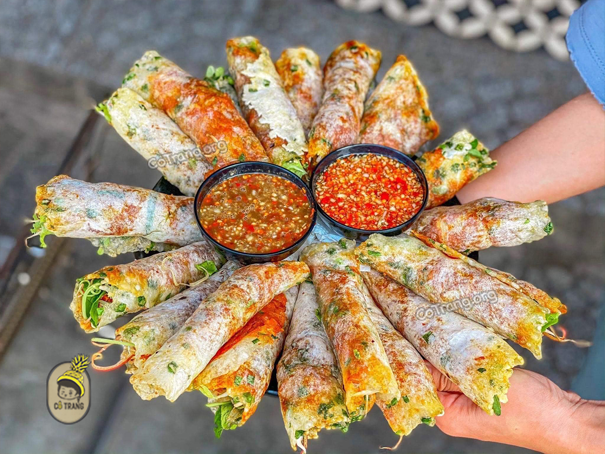 Bánh Ép Huế - Món ăn đường phố ngon rẻ và lạ miệng, nhất định phải thử