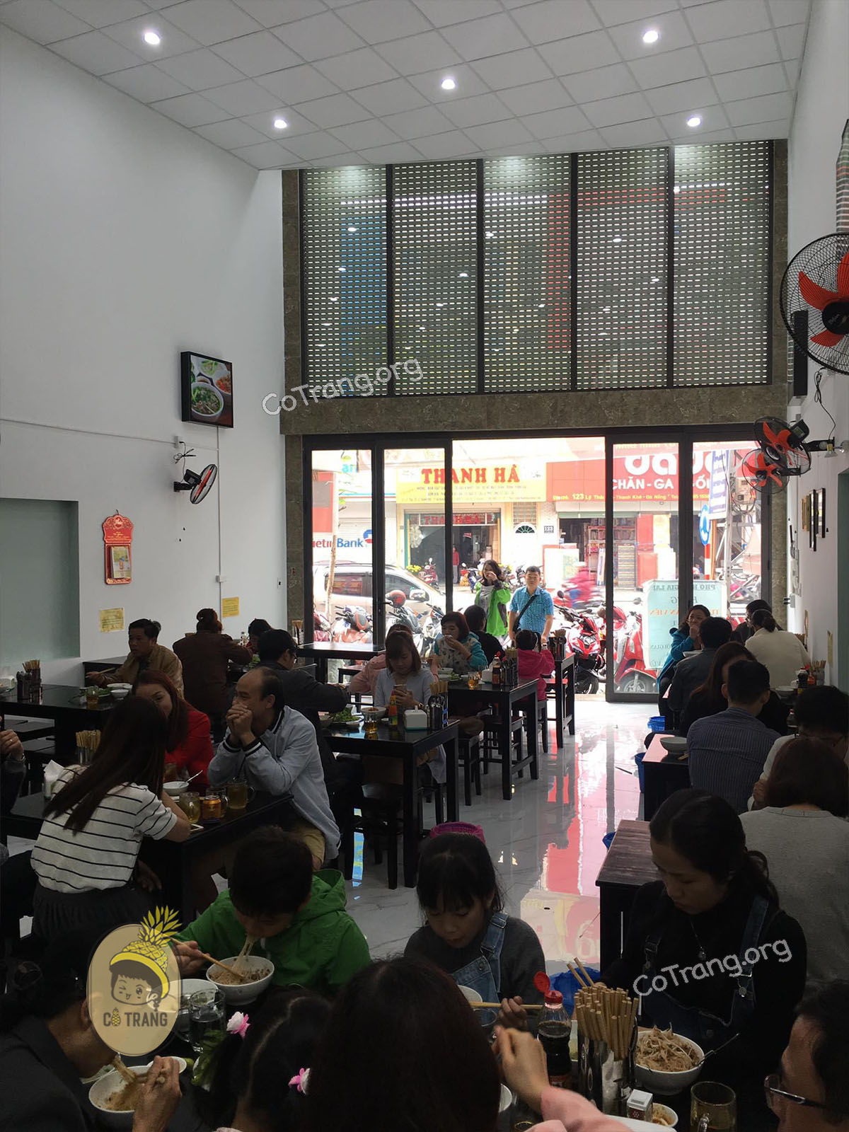 Không gian thực tế tại Phở Khô Hồng Gia Lai 