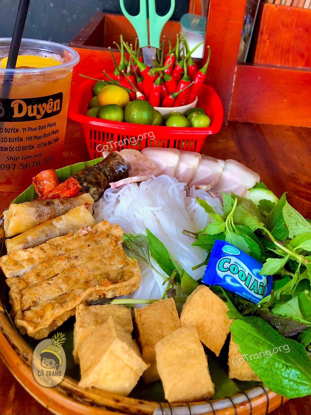 Menu thực đơn và món ăn thực tế tại Bún Đậu Mắn Tôm Cô Duyên