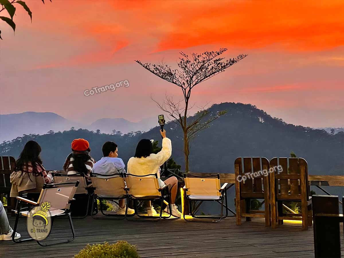 Góc sống ảo cực chill tại Tiệm Cà Phê Dốc Thị Đà Lạt