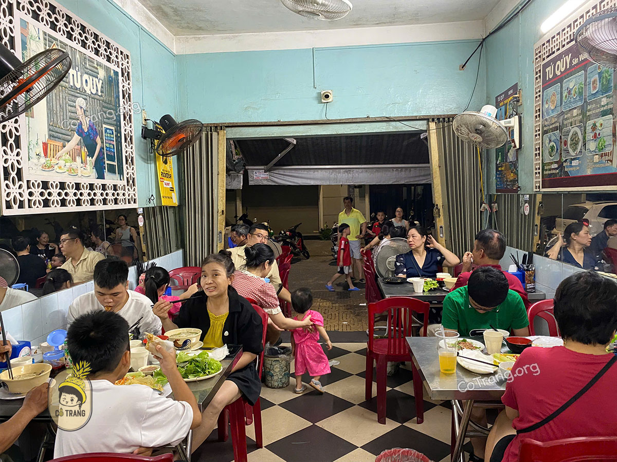 Bánh Khoái Tứ Quý - 17 Cô Tám, Đồng Hới