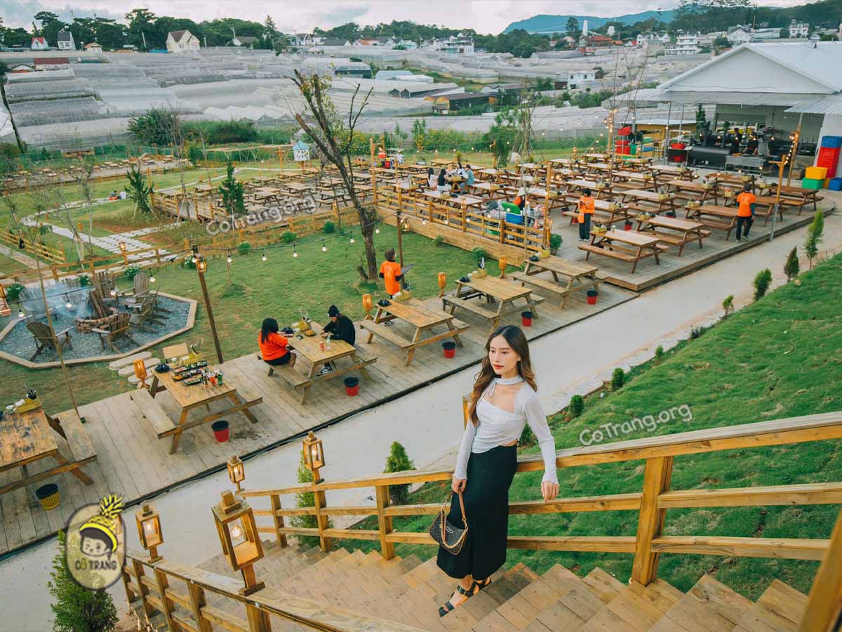 Menu thực đơn và không gian thực tế tại Tiệm Gà TukTuk Đà Lạt