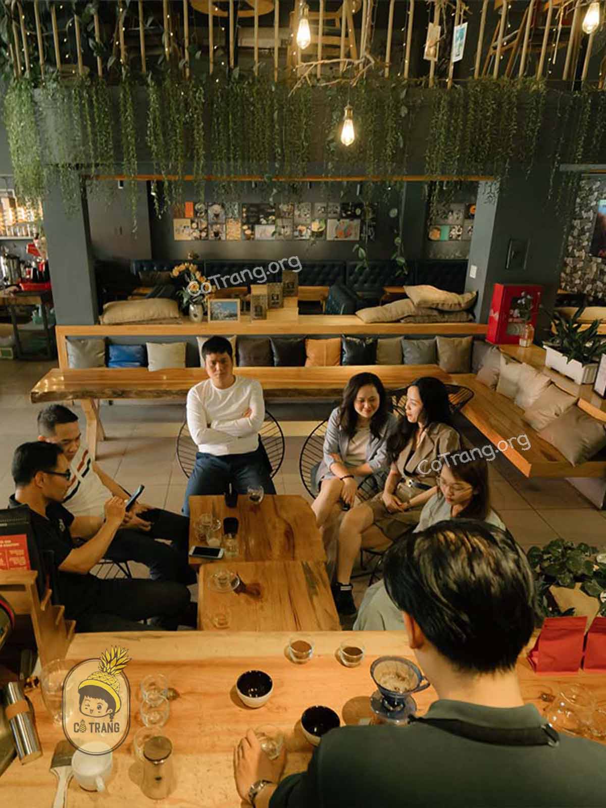 Không gian thực tế tại Tỏi Đen Coffee Roastery Đà Lạt