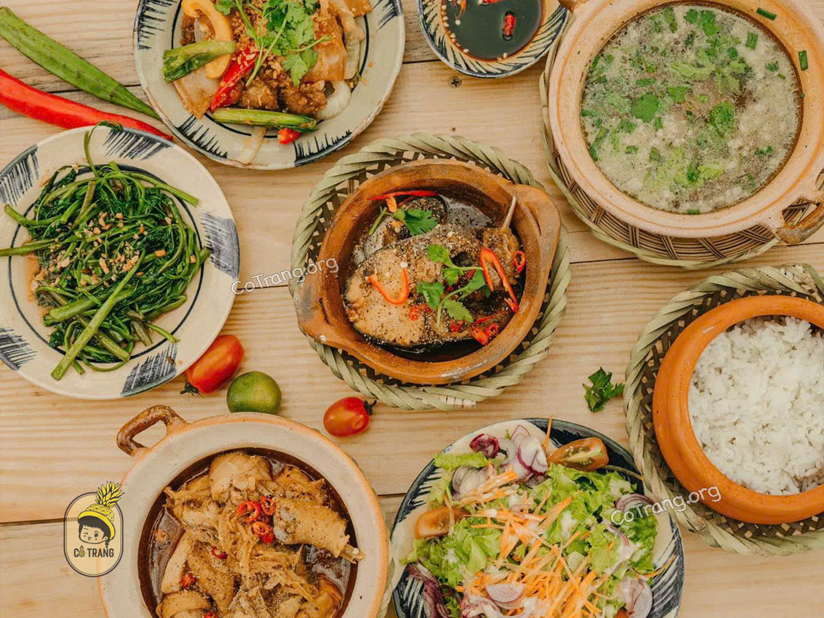 Trải Nghiệm Buffet Cơm Dưới Tán Thông Đà Lạt, Menu, Review