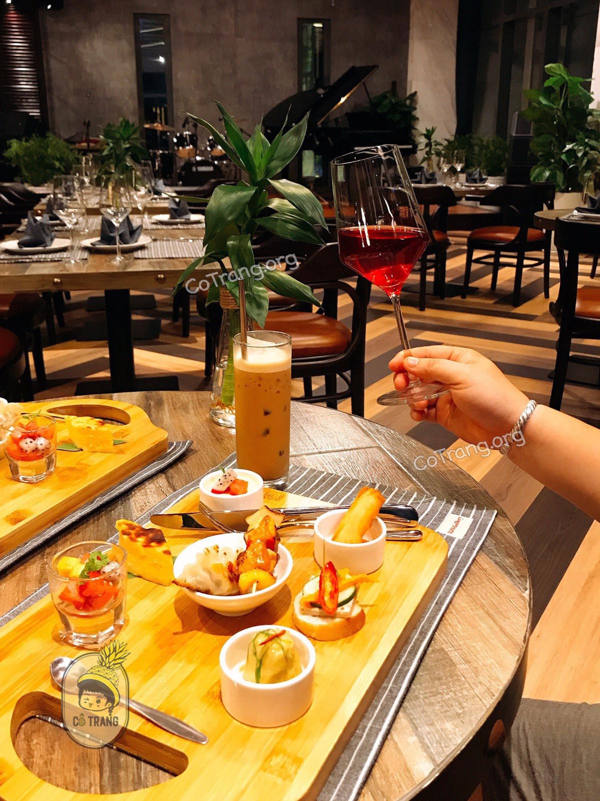 Menu thực đơn và đồ uống thực tế tại Ngon Gallery Nha Trang