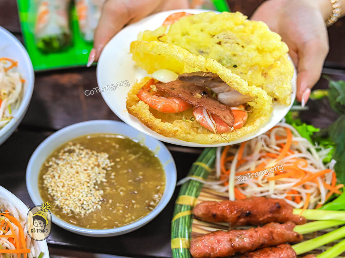 Bánh Khoái Huế - Món Bánh độc đáo với tên gọi hấp dẫn, ăn giòn rụm