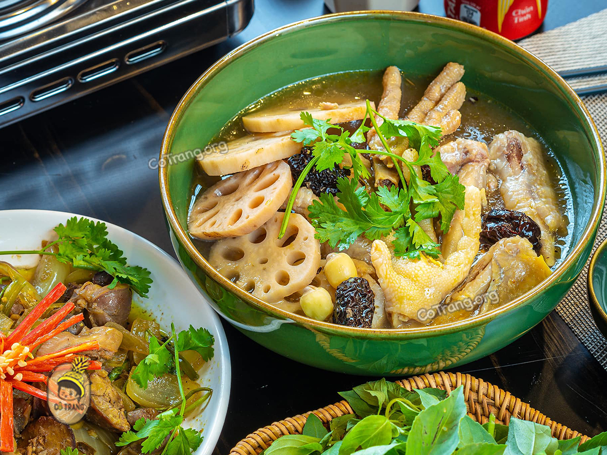 Hình ảnh thực tế Lẩu Gà Lá É Đà Lạt