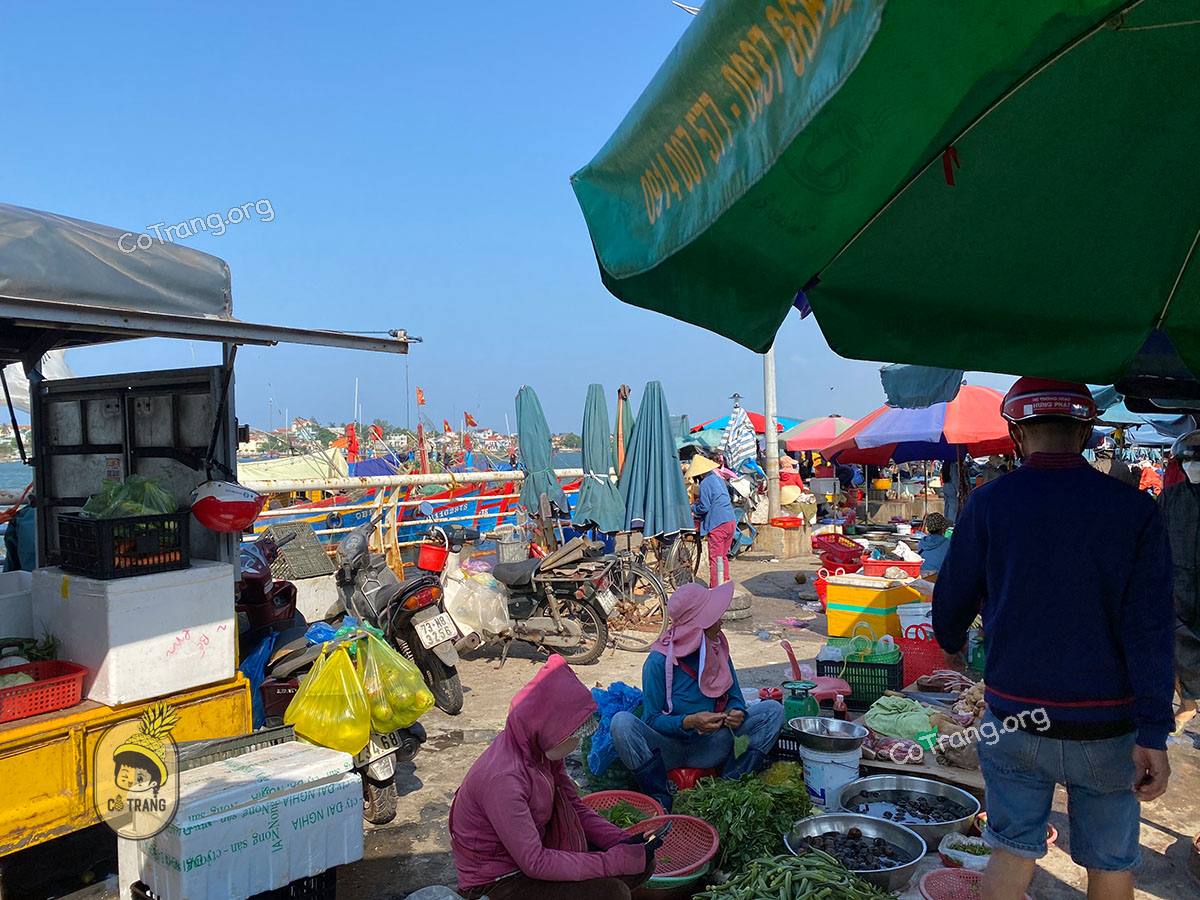 Không gian thực tế tại Chợ Đồng Hới