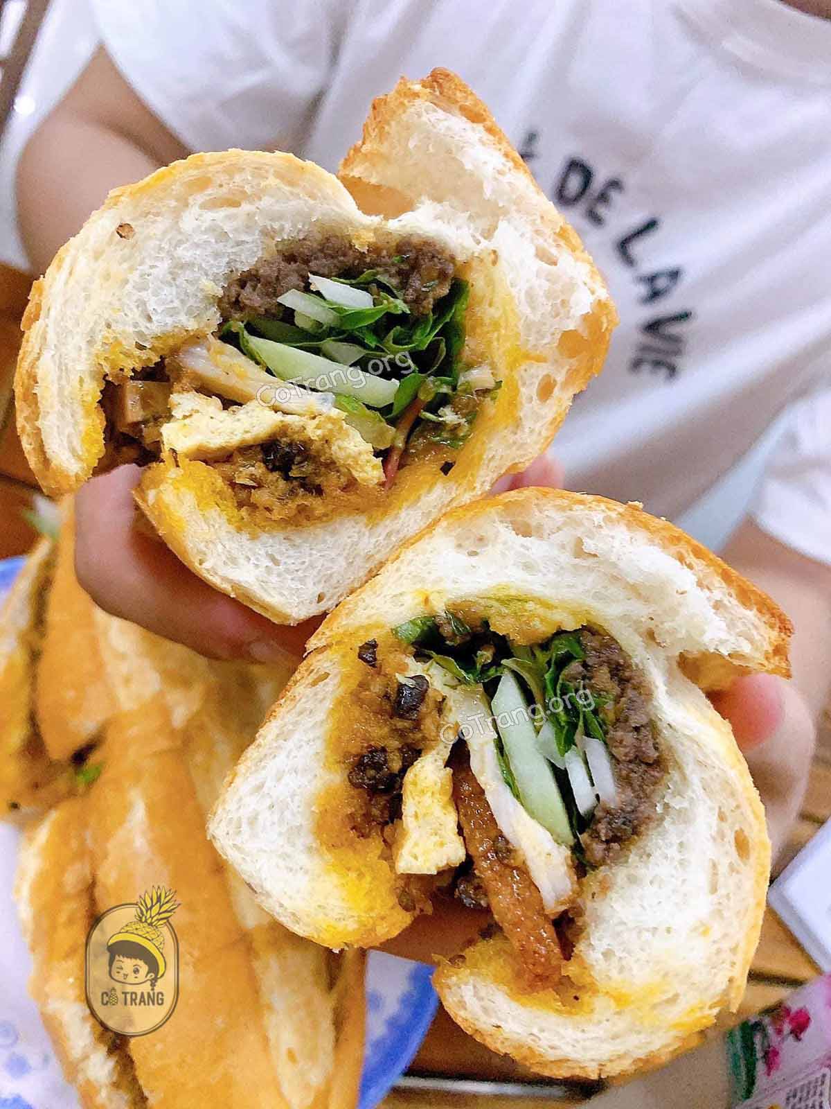 Bánh Mì Hội An - Món ăn bình dân trở thành đặc sản nổi tiếng tại Hội An