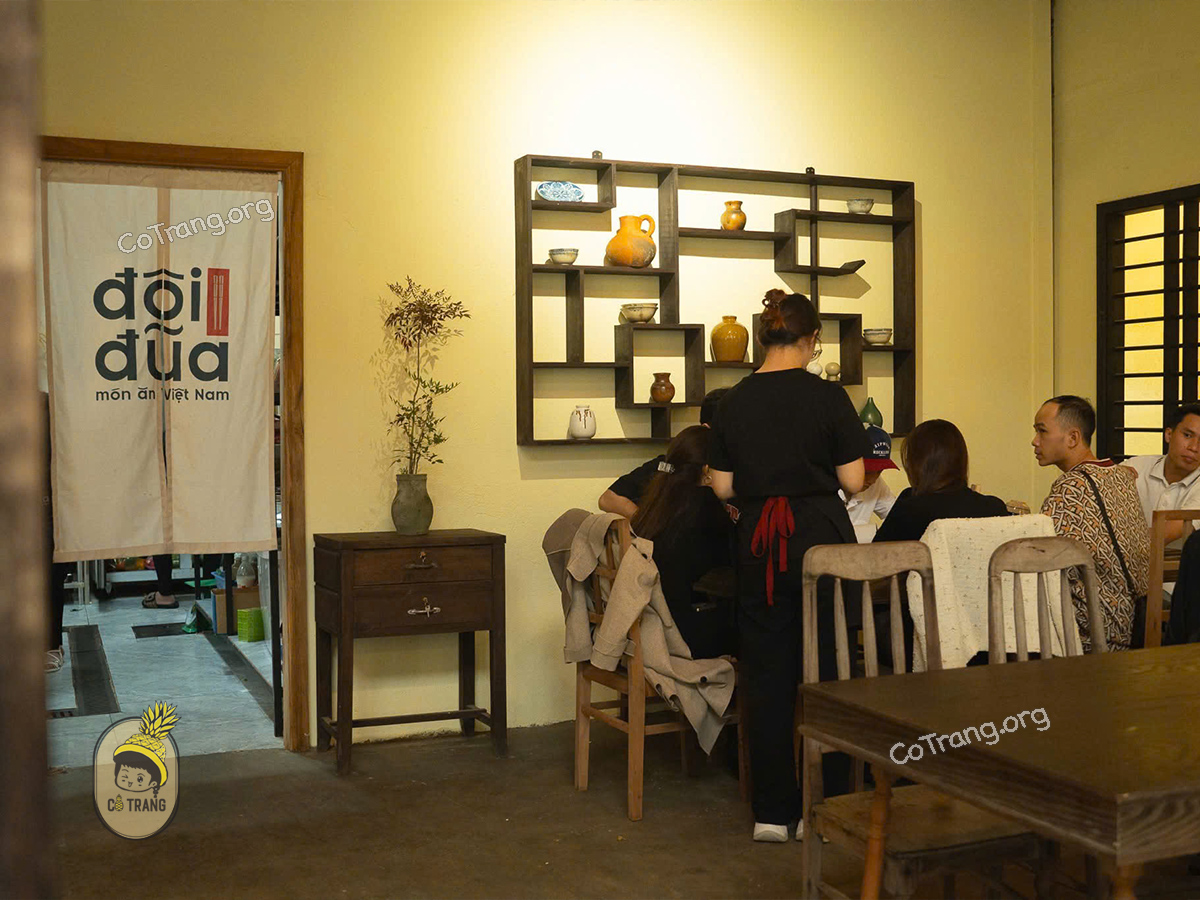 Đôi Đũa Đà Lạt - Ngôi Nhà Mái Ngói với Cơm Niêu Siêu Ngon, menu, review