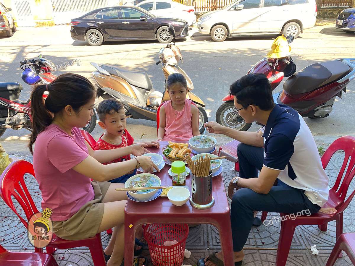 Không gian thực tế tại Phở Bê Quảng Bình