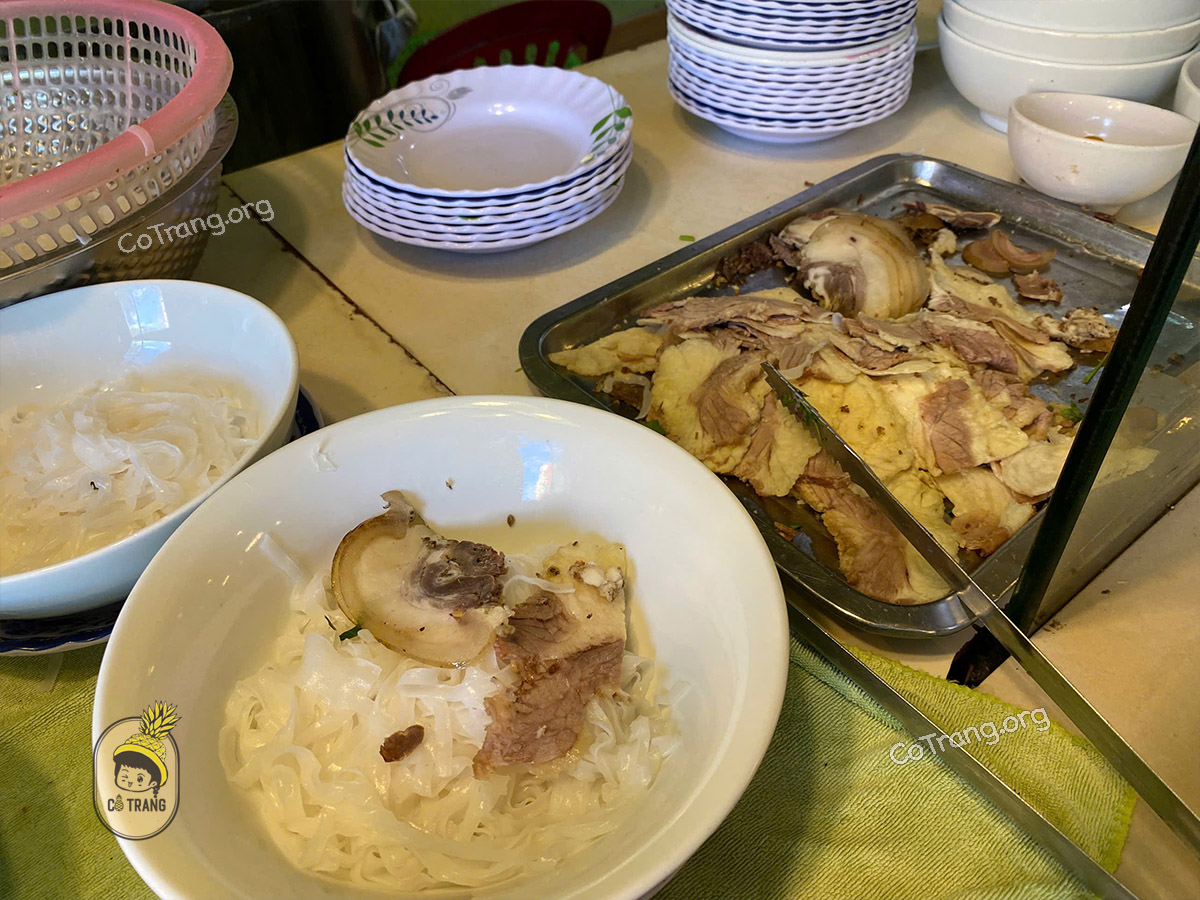 Menu thực đơn và món ăn thực tế tại Phở Bê Quảng Bình