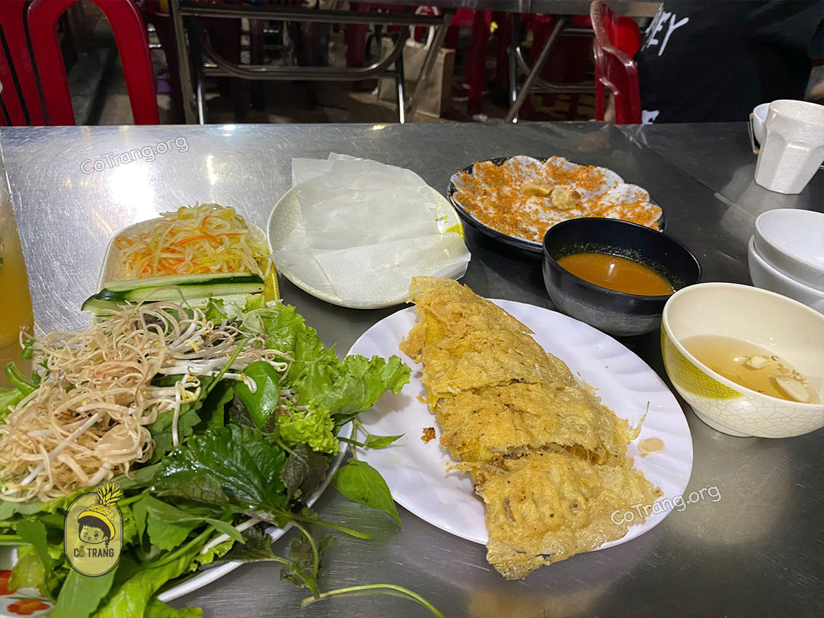 Bánh Khoái Tứ Quý - 17 Cô Tám, Đồng Hới