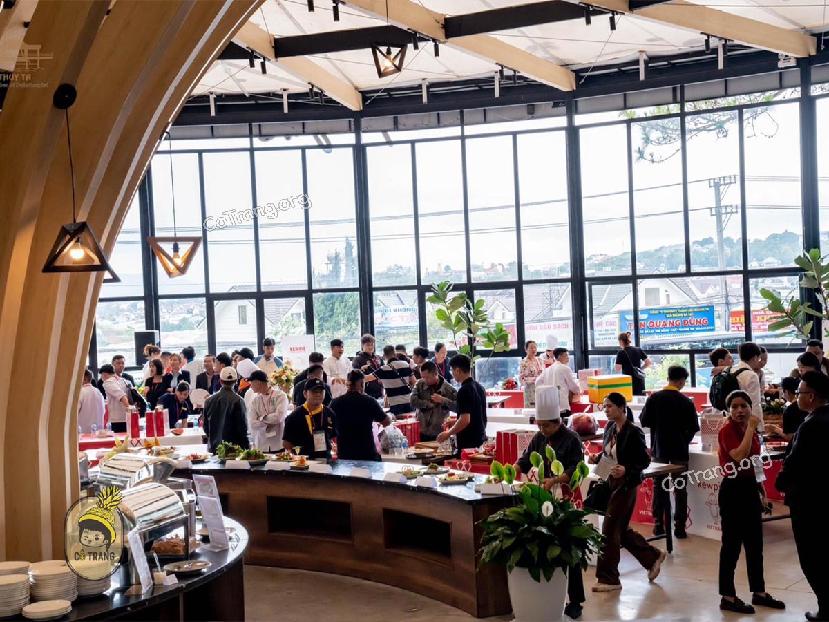 Không gian thực tế tại Nhà Hàng Thuỷ Tạ Đà Lạt