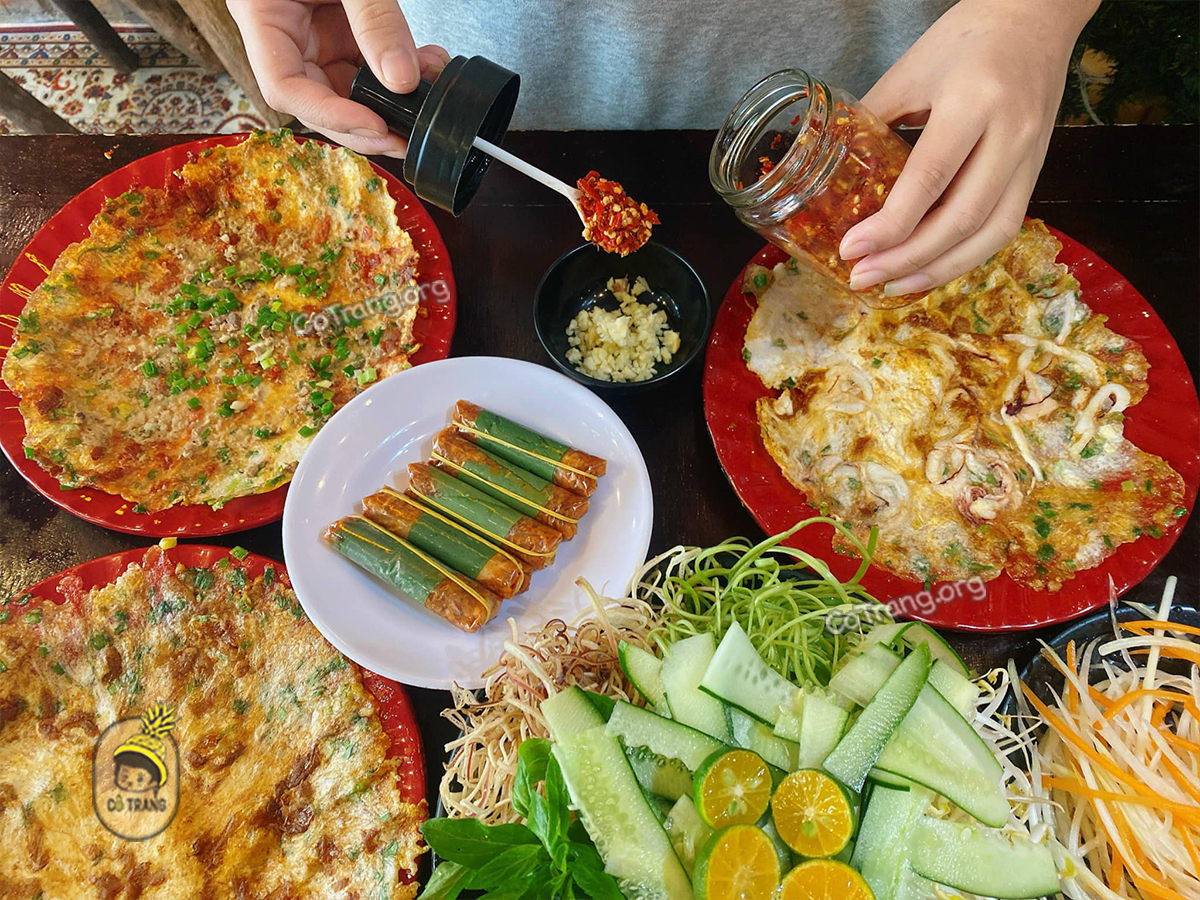 Bánh Ép Huế - Món ăn đường phố ngon rẻ và lạ miệng, nhất định phải thử