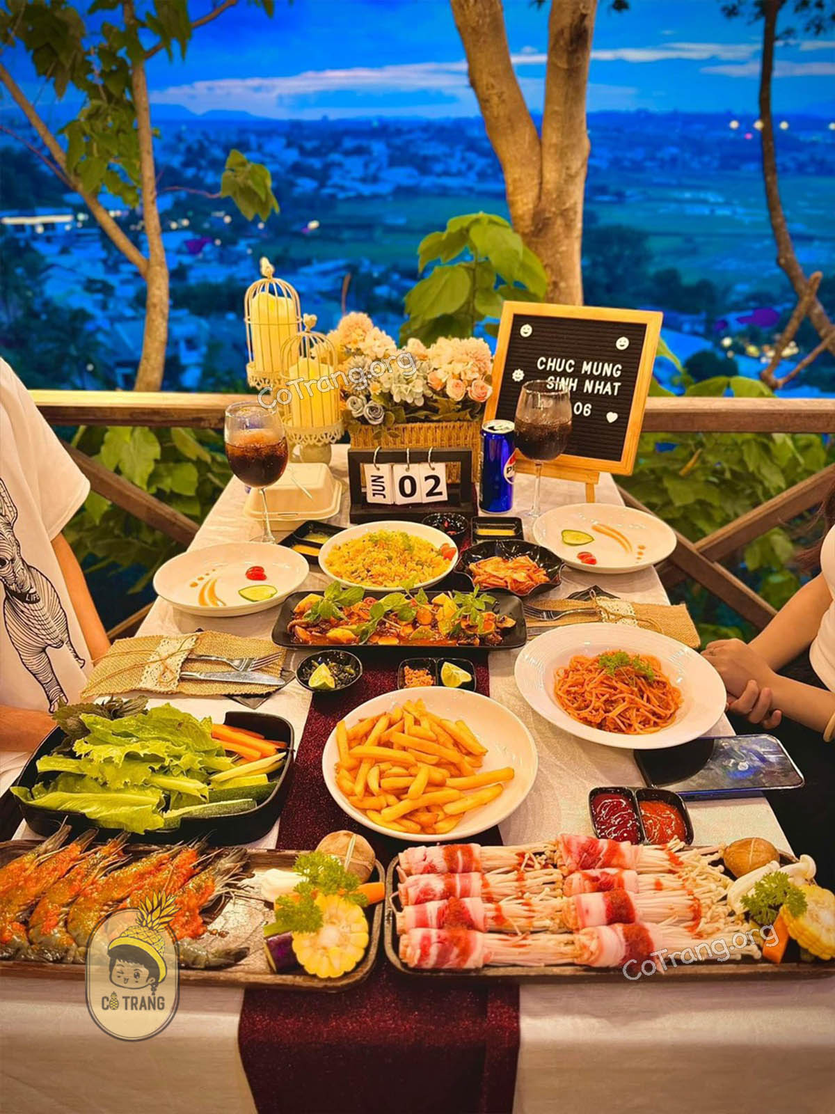 Không gian và menu món ăn thực tế tại Chill Lưng Chừng Gia Lai
