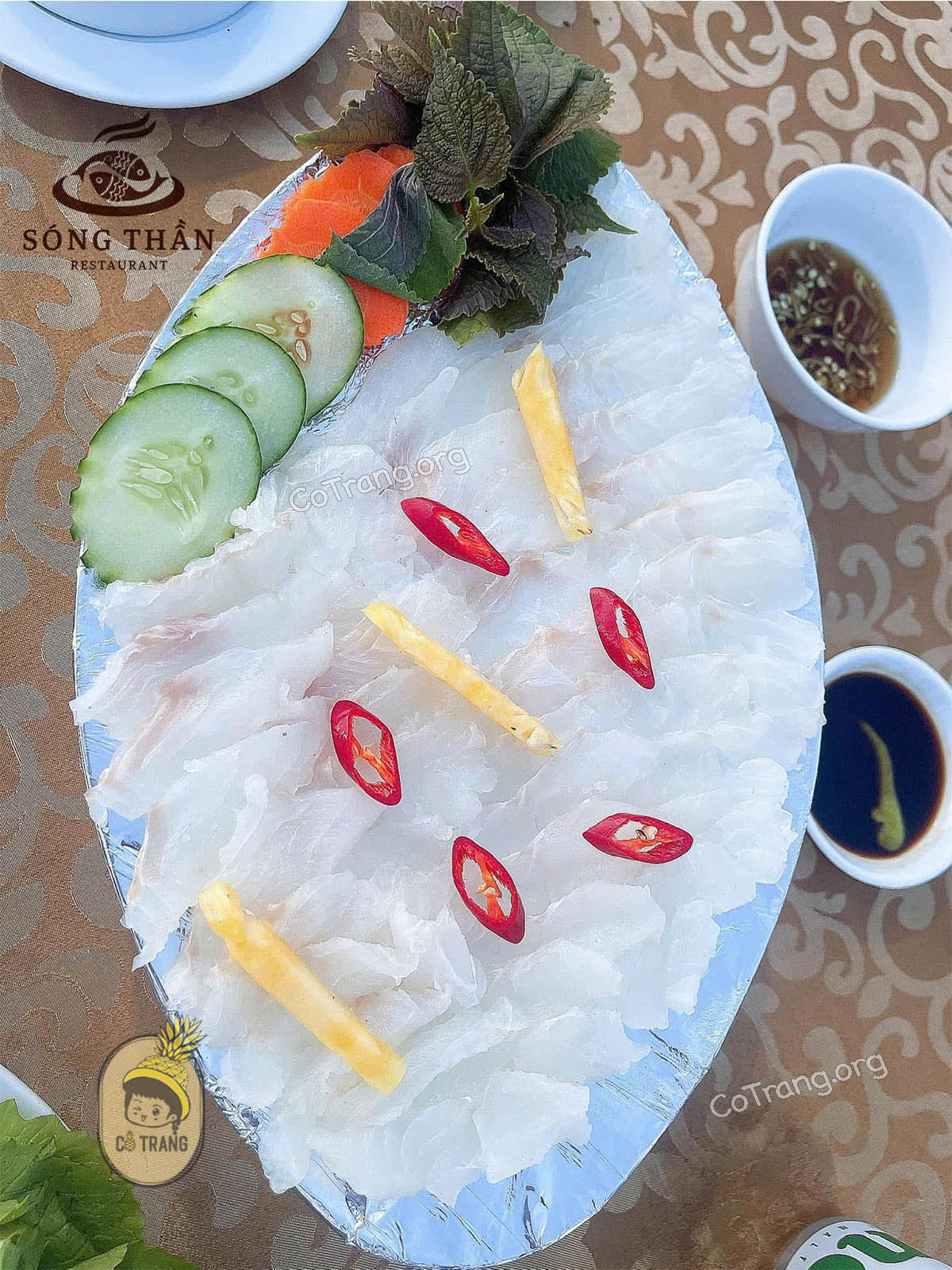 Menu và món ăn thực tế tại Nhà hàng nổi Sóng Thần Đồng Hới