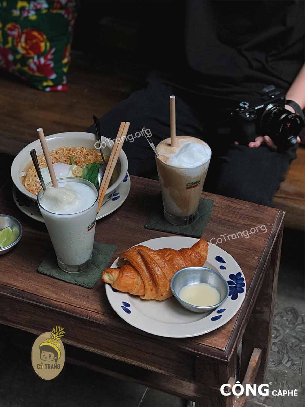 Menu thực đơn và đồ uống thực tế tại Cộng Cà Phê Hội An