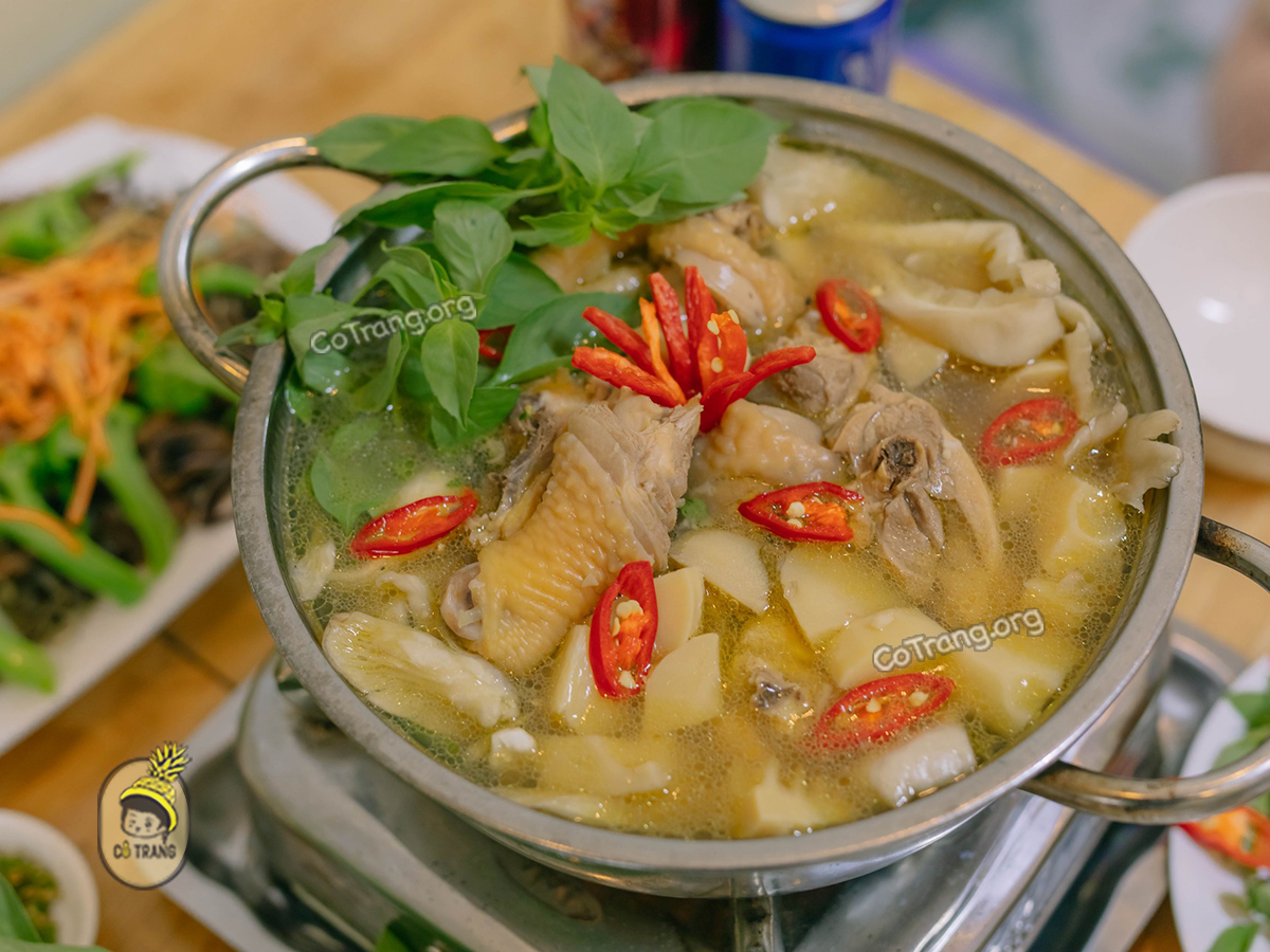Hình ảnh thực tế Lẩu Gà Lá É Đà Lạt