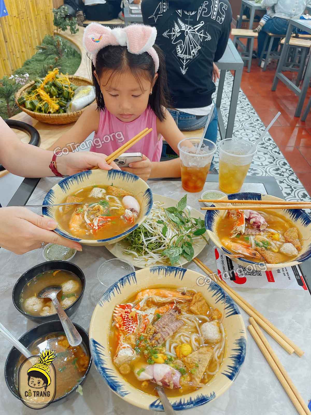 Không gian thực tế tại quán Bún Càng Cúm Vũng Tàu
