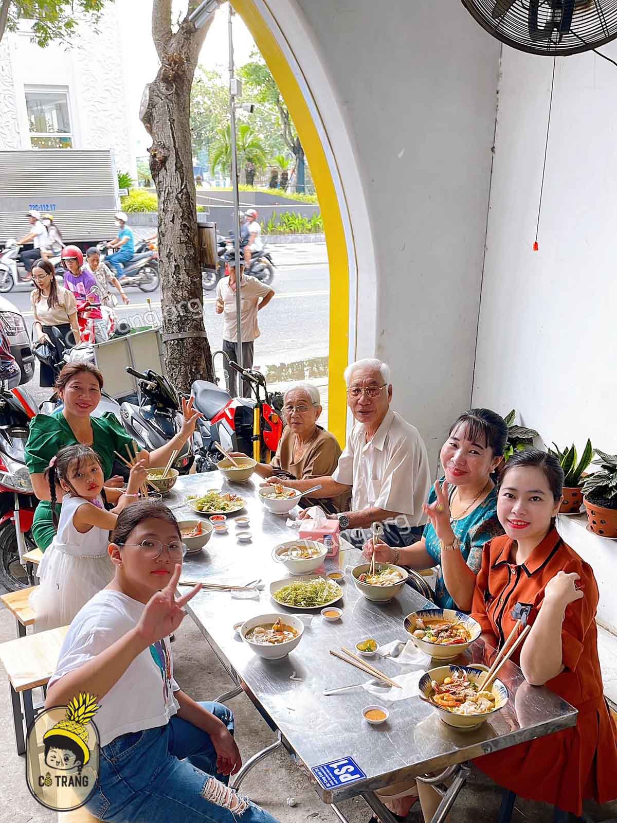 Không gian thực tế tại quán Bún Càng Cúm Vũng Tàu