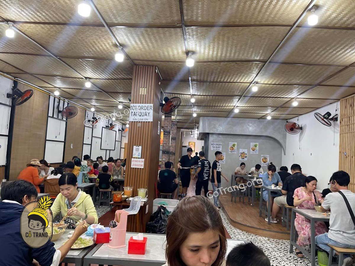 Không gian thực tế tại quán Bún Càng Cúm Vũng Tàu