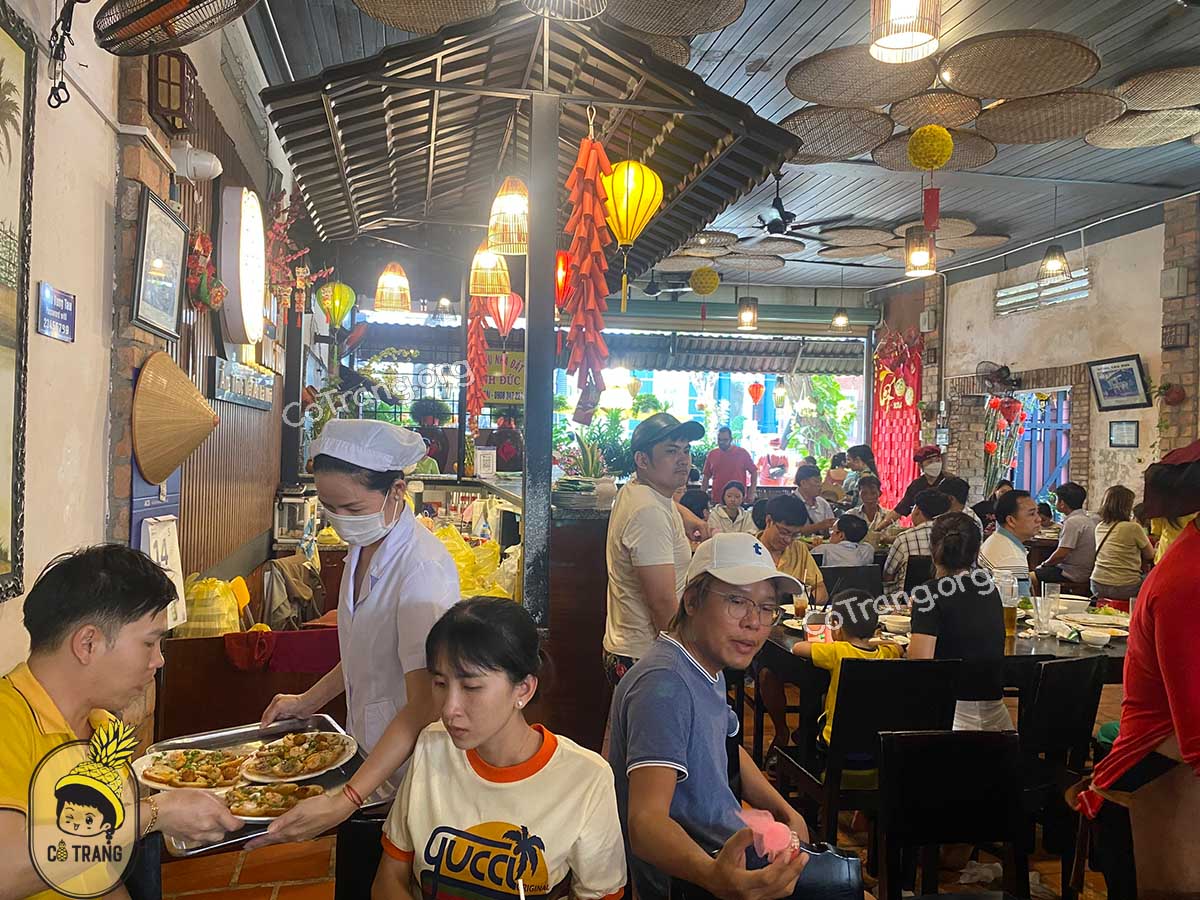 Không gian thực tế tại quán Bánh Khọt Cô Ba Vũng Tàu