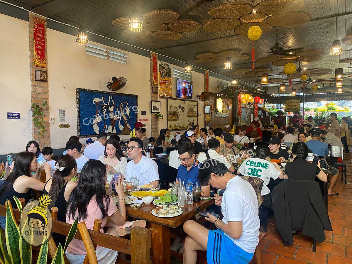 Không gian thực tế tại quán Bánh Khọt Cô Ba Vũng Tàu