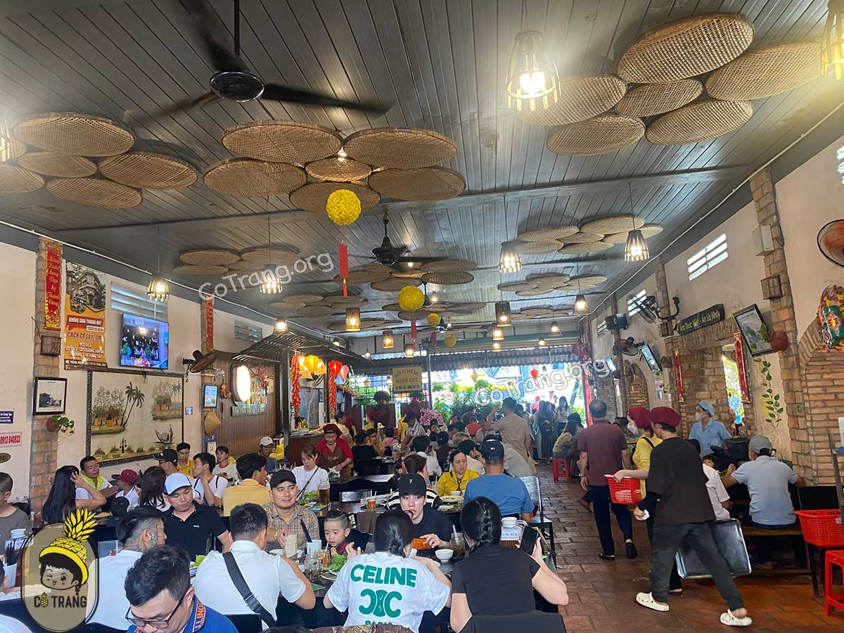 Không gian thực tế tại quán Bánh Khọt Cô Ba Vũng Tàu