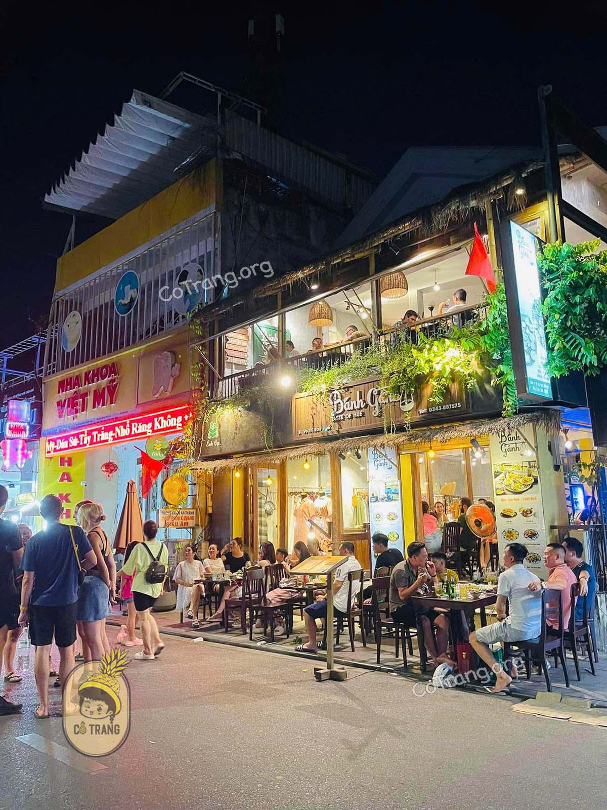Không gian thực tế tại Nhà Hàng Bánh Gánh Huế
