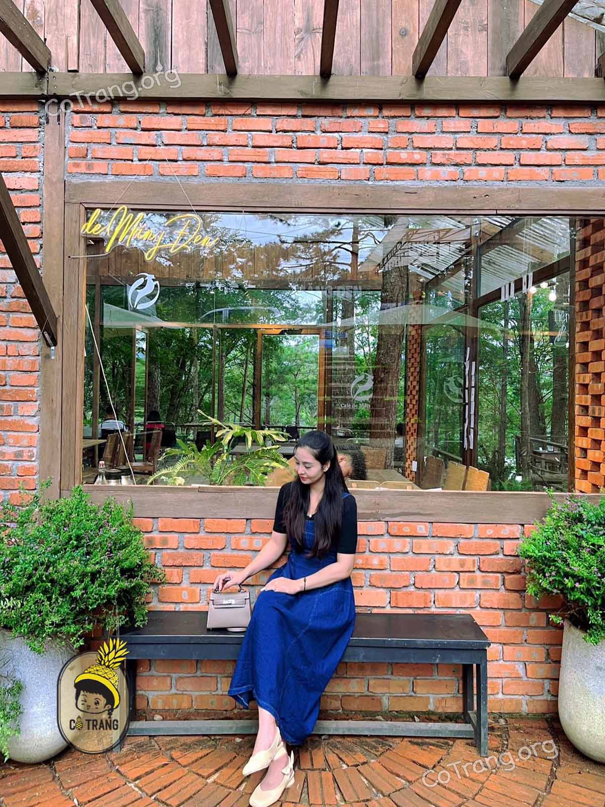 Menu và góc checkin tại Cafe de Măng Đen