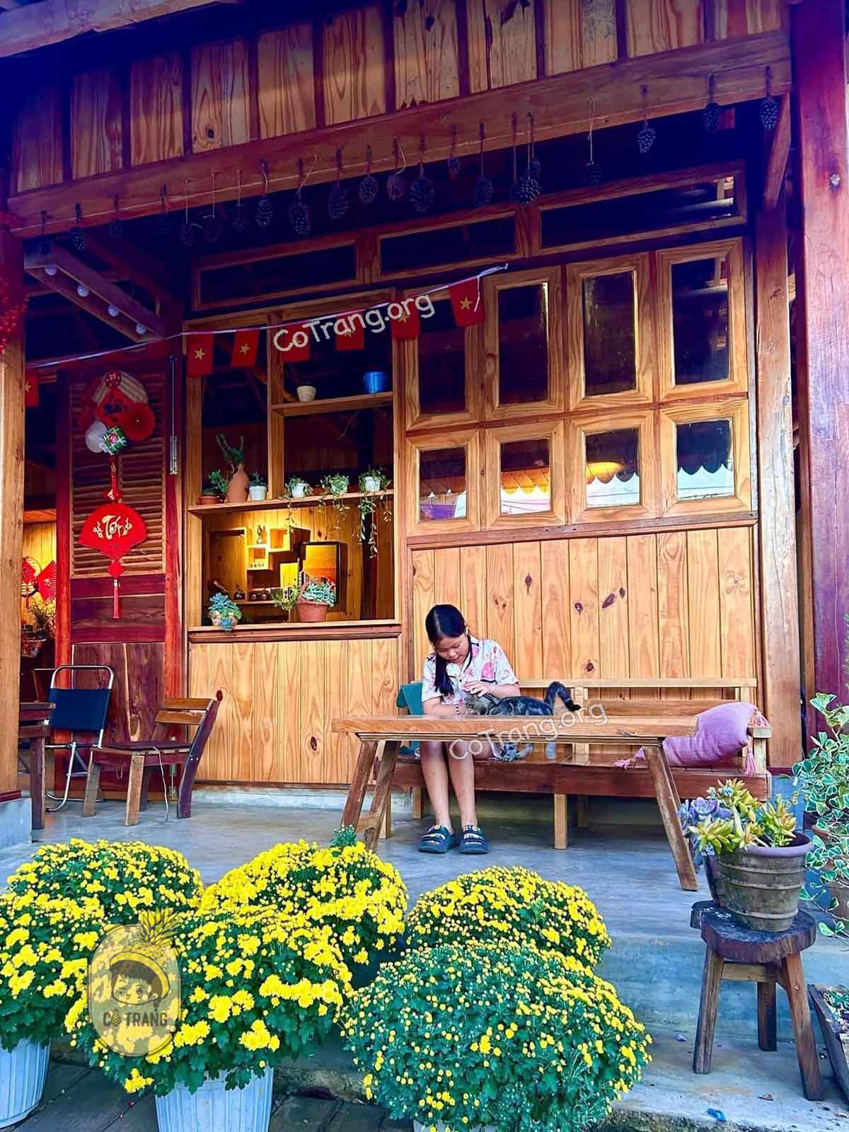Không gian thực tế tại Tiệm Cafe Đợi Bên Dốc Gia Lai