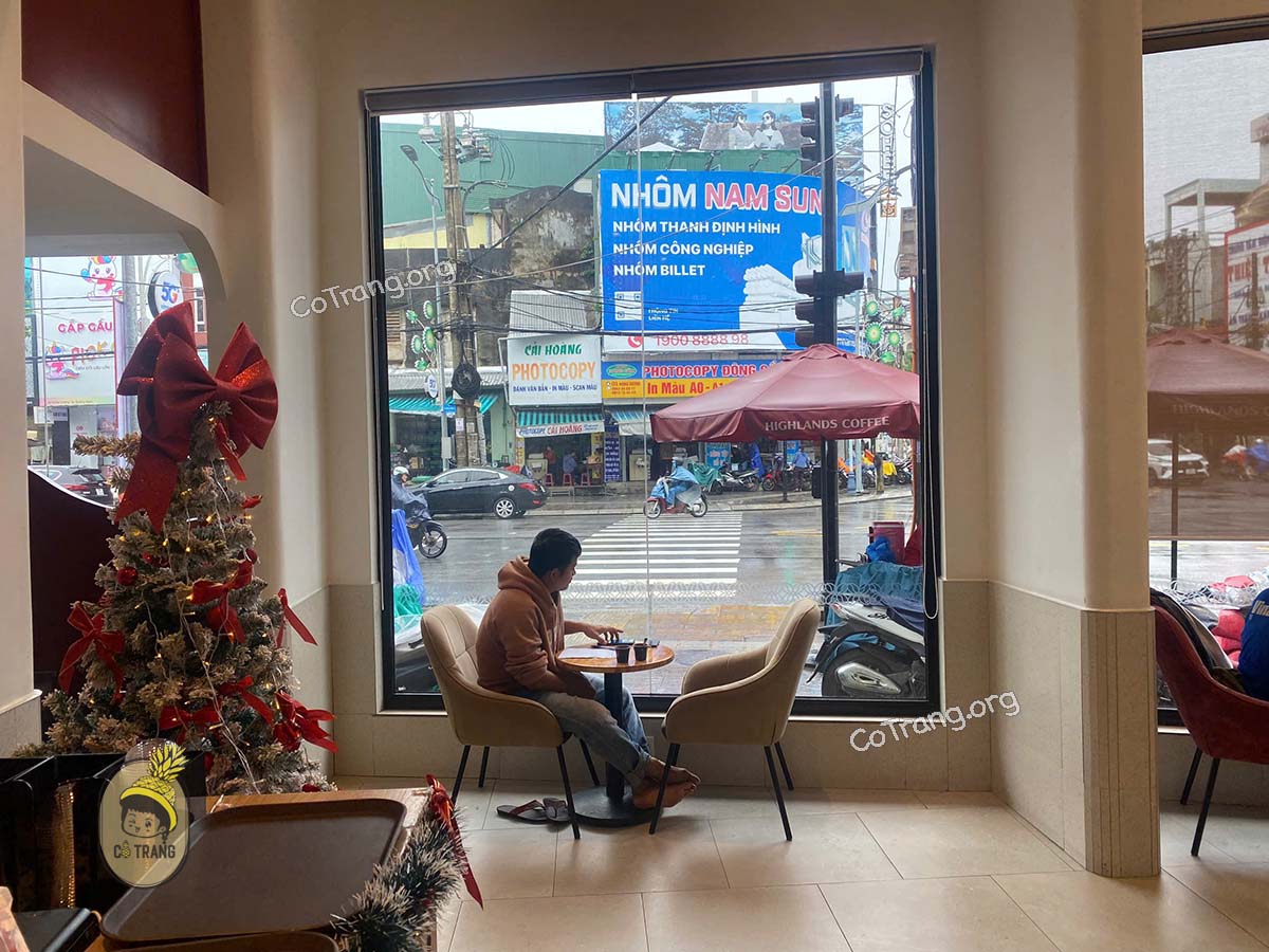 Thưởng thức Highland Coffee Hùng Vương Quảng Ngãi - menu, review