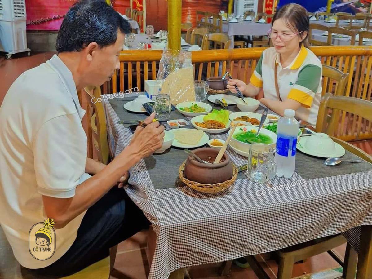 Không gian thực tế tại Cơm Niêu Thùy Trang Quảng Ngãi 
