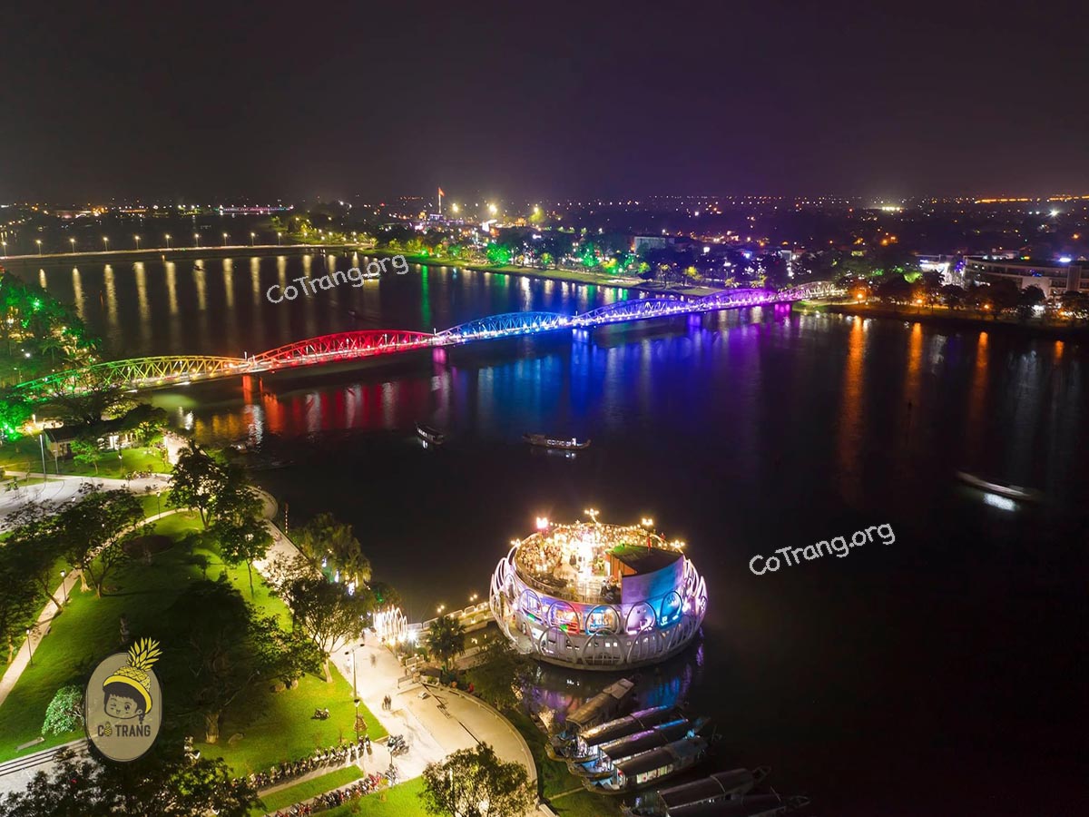 Nhà Hàng Nổi Sông Hương - 3/2 Lê Lợi, Huế