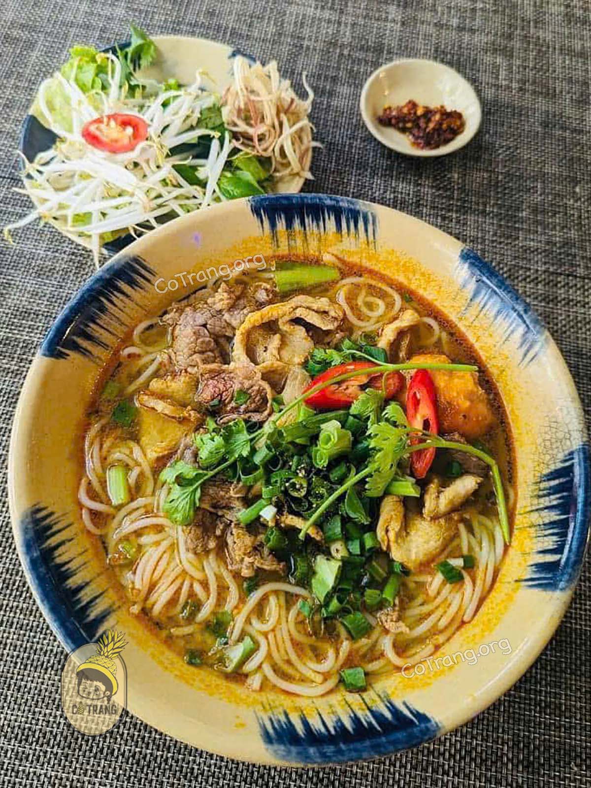 Menu thức ăn tại Nhà Hàng Bánh Gánh Huế