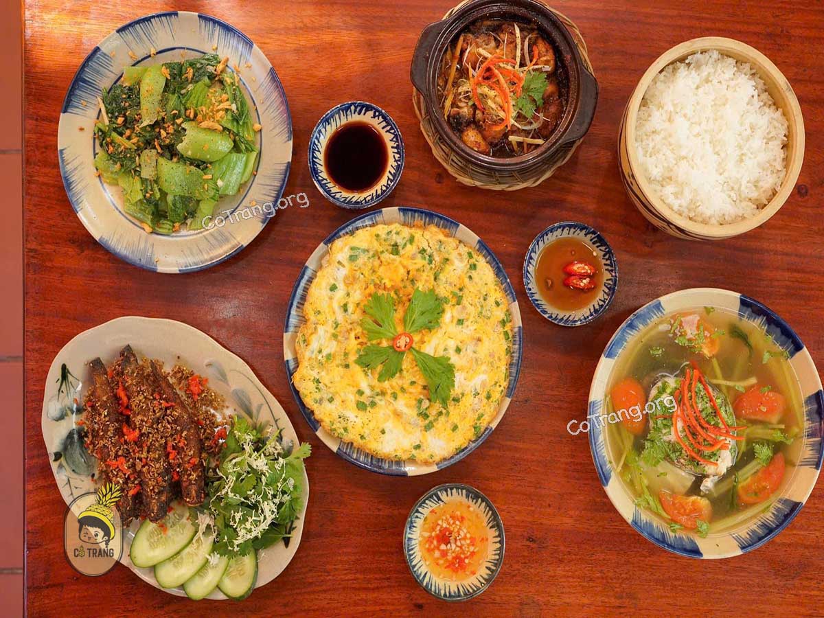 Quán Quê Xưa Đà Lạt - Cơm Niêu Chuẩn Ngon trong Không Gian Hoài Cổ, Menu, Review
