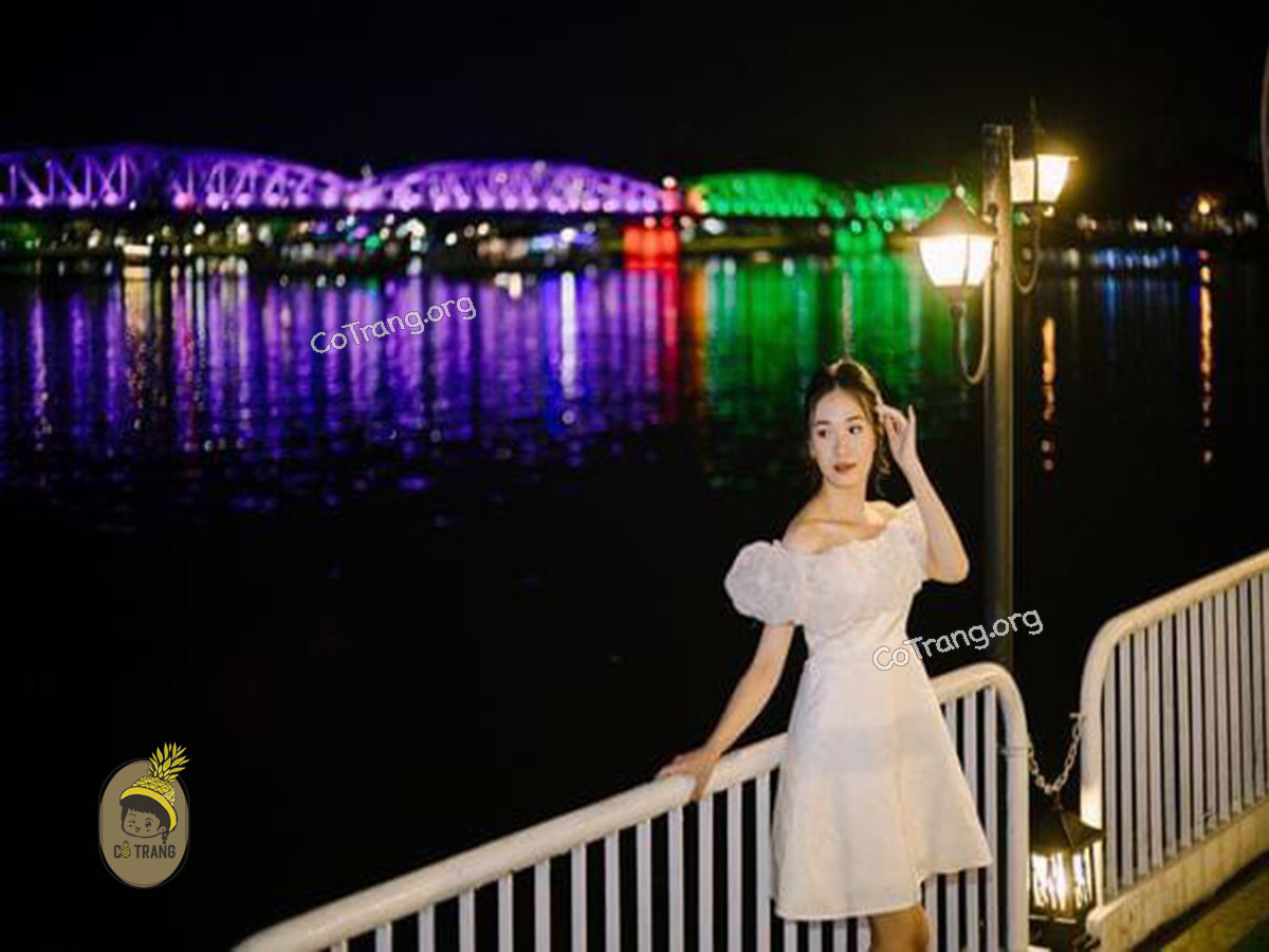 Không gian thực tế tại Nhà Hàng Nổi Sông Hương