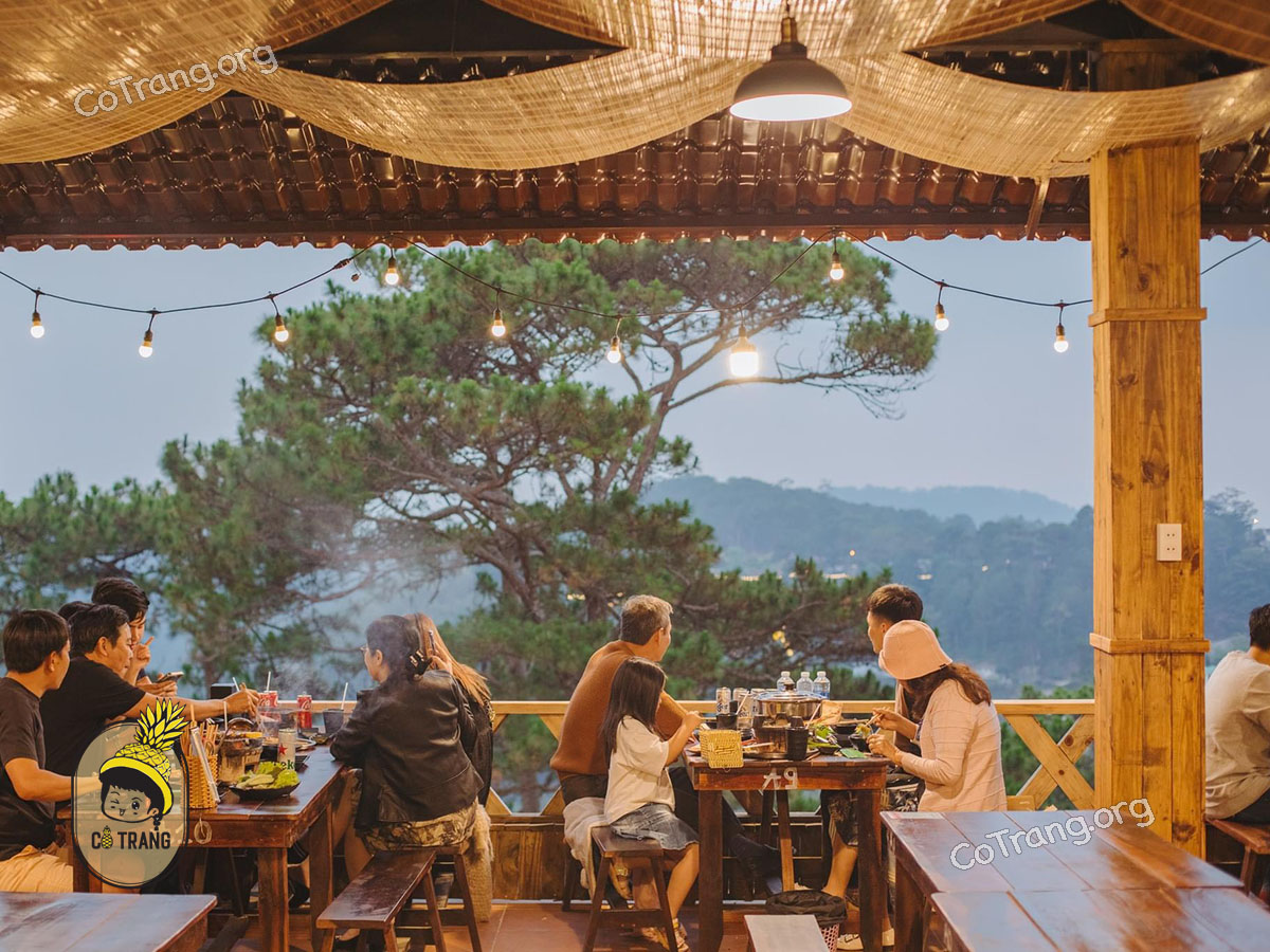 Menu và không gian thực tế tại Tiệm Nướng Khói Thông Đà Lạt