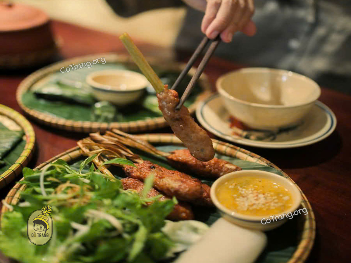 Menu thức ăn tại Nhà Hàng Bánh Gánh Huế