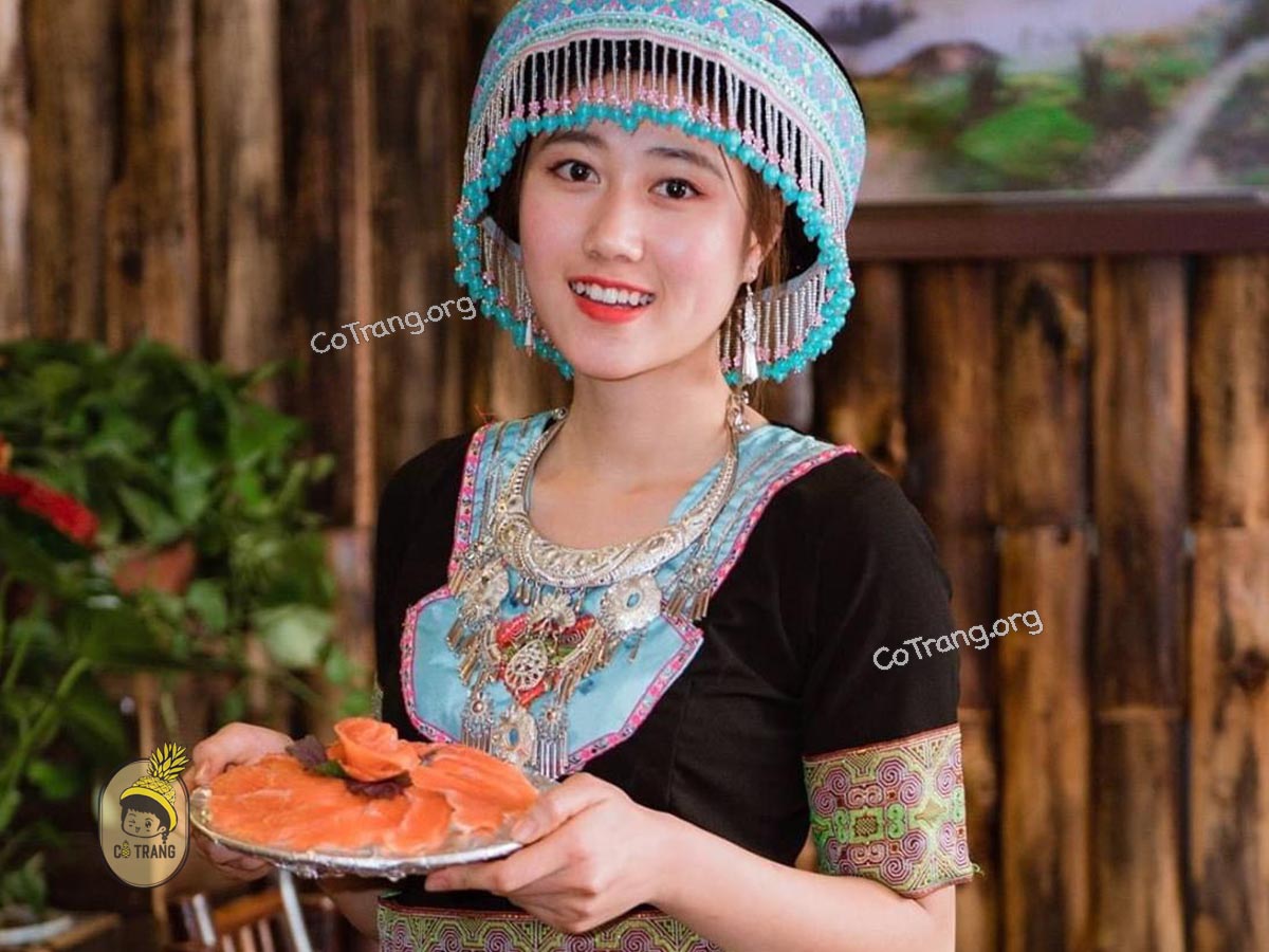 Không gian thực tế tại Nhà Hàng Vua Cá Hồi Sapa