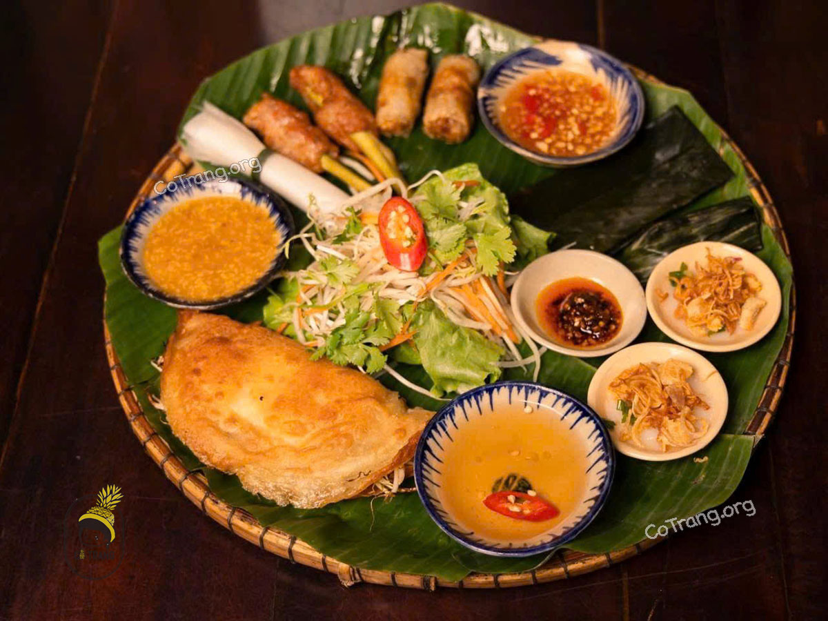 Nhà Hàng Bánh Gánh - 51A Võ Thị Sáu, Huế